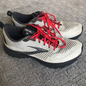 Brooks Revel 4 size 10